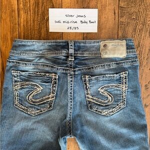 Silver Jeans Suki Mid-Rise Boot Cut Jeans in Faded Blue Wash